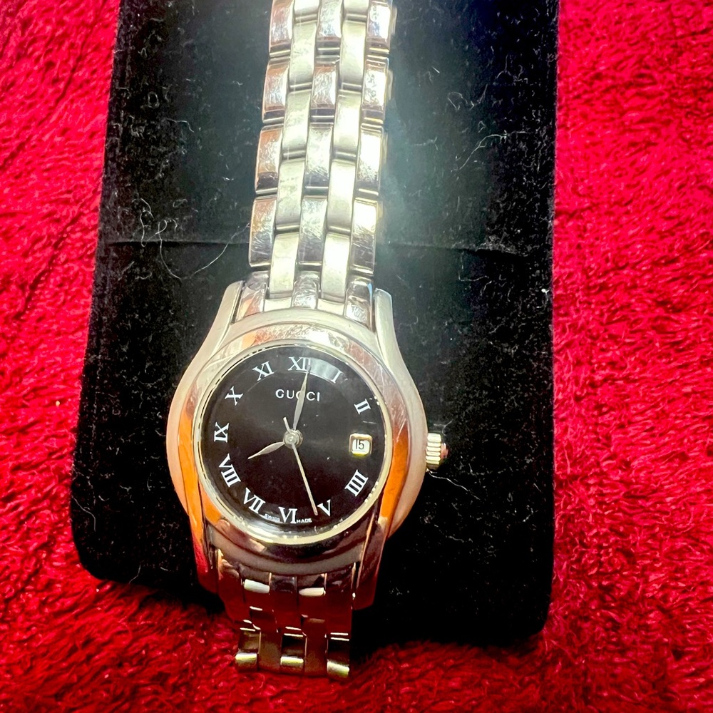 💯% authentic GUCCI watch